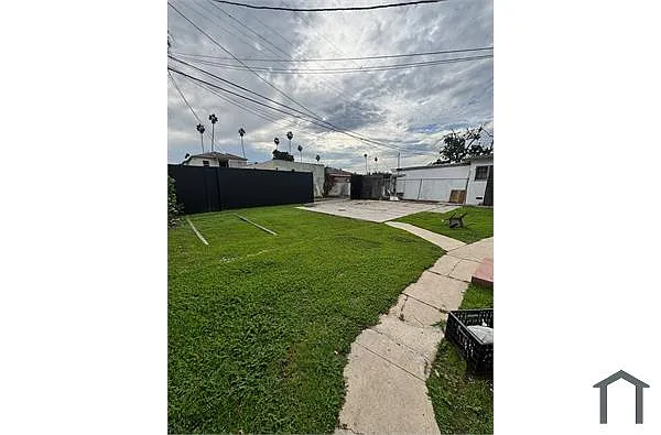 Building Photo - 918 W 80th St