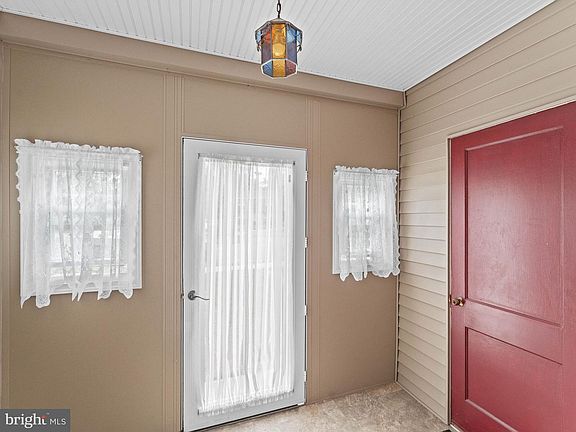 2nd image of 52 Devon Rd