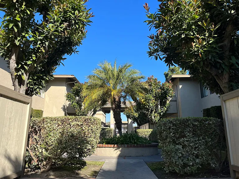 Westgate Villa Apartments — Photo 19