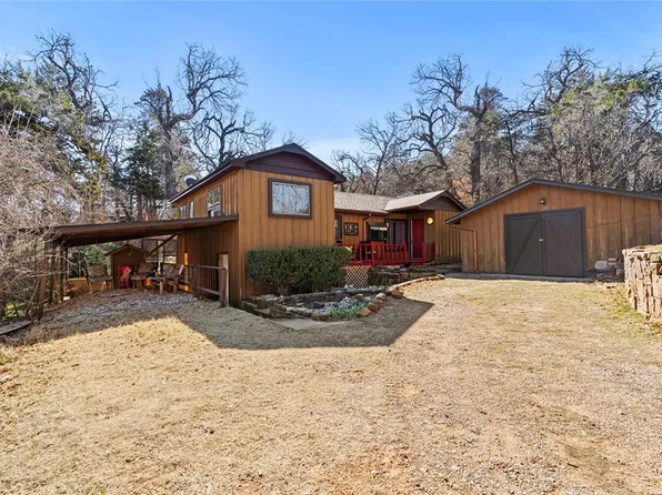 569 5th St, Hinton, OK 73047