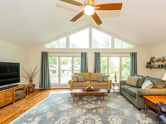 3rd image of 941 Eagles Ct