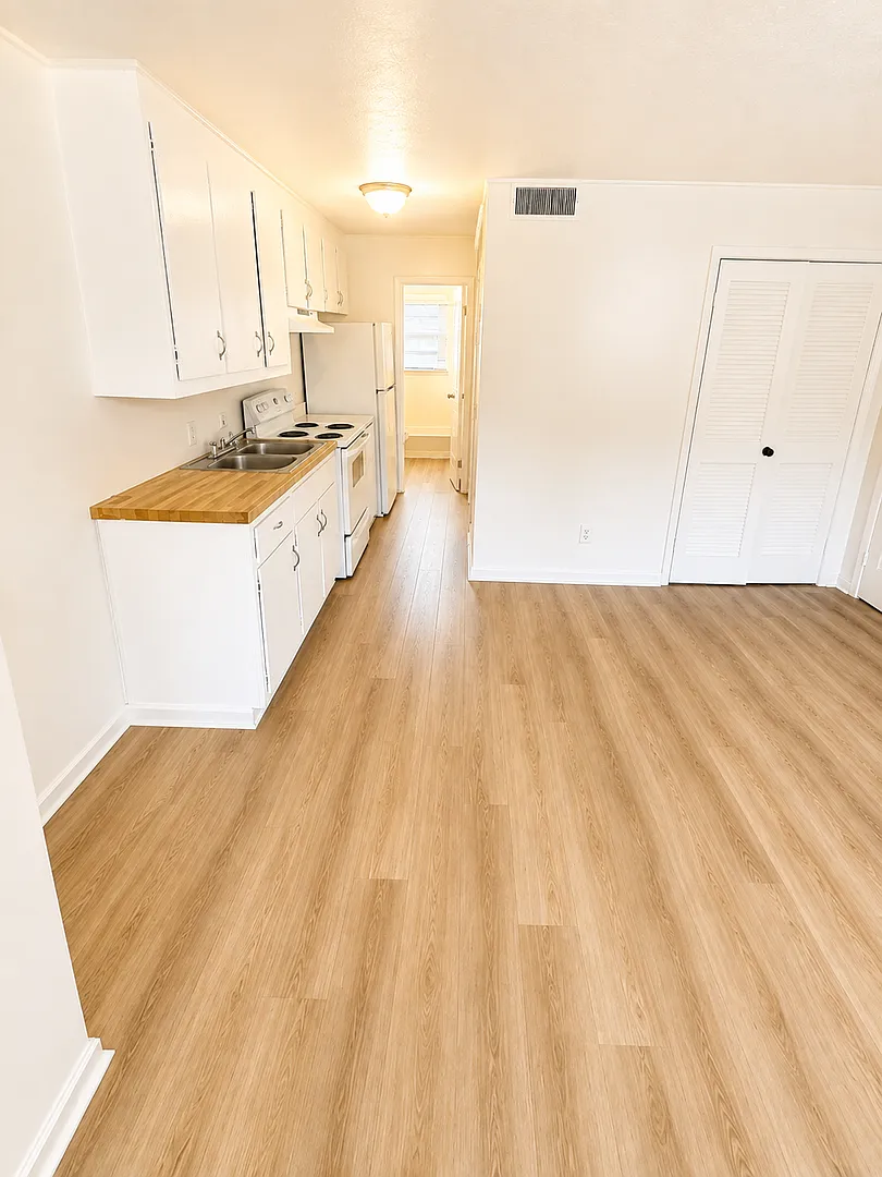 Meadowbrook Hill Apartments 1300C — Photo 3