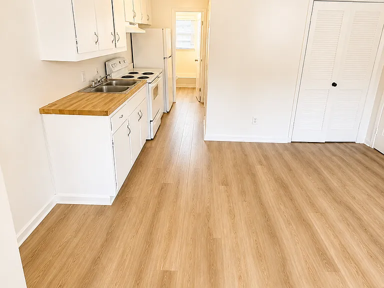 1300 Lola Ave — Photo 3