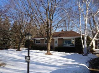 W148N6188 Wampum Dr, Menomonee Falls, WI 53051