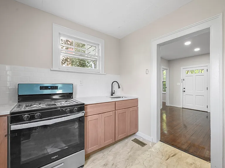 69 Maple St — Photo 21