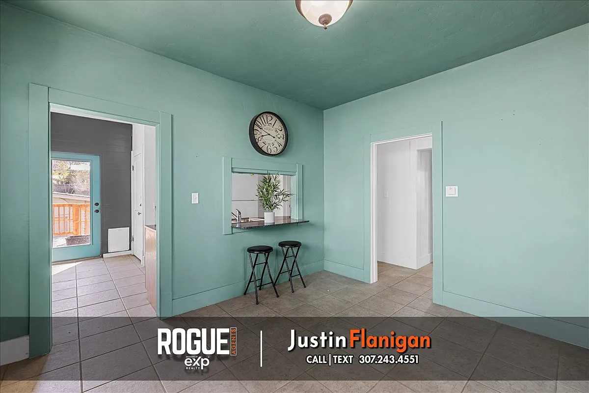 3 bed, 1216 sqft, $2,300 — Photo 4