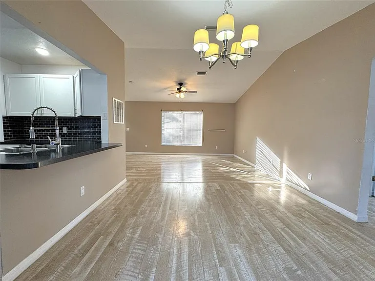 1514 Poe St — Photo 3