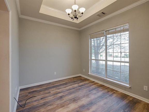 4th image of 212 Nocona Dr