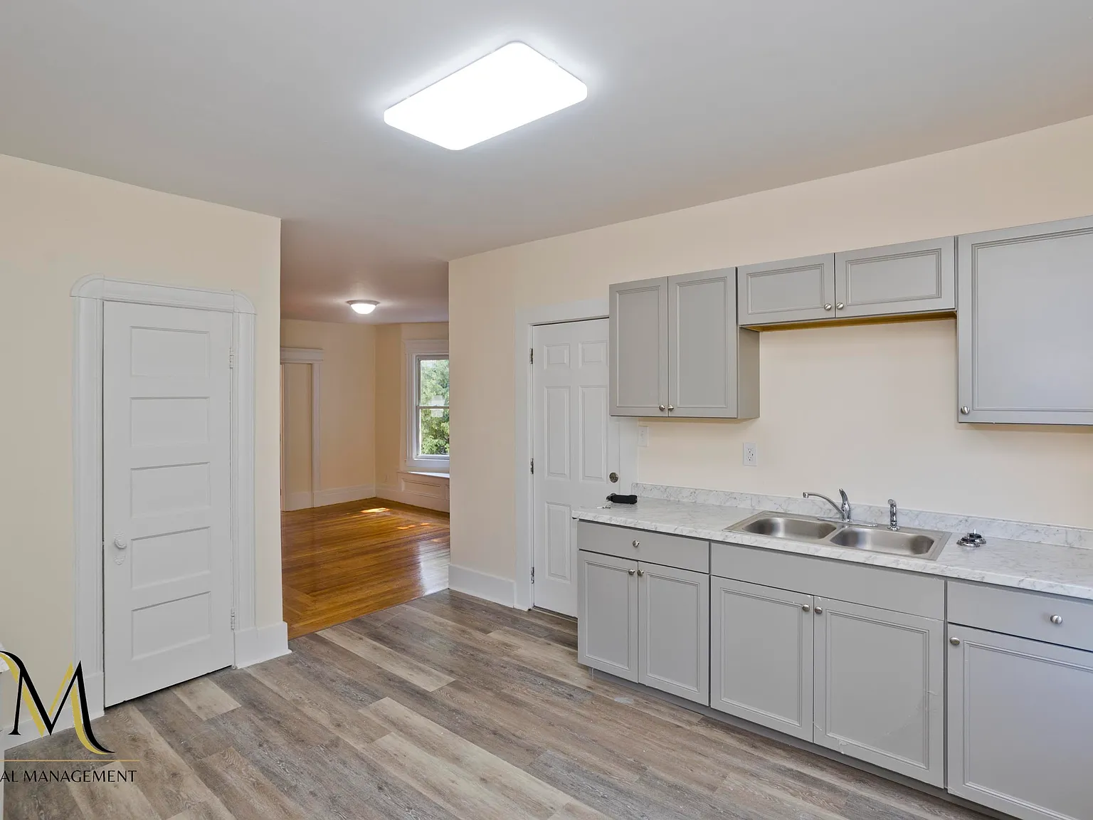 5 bed, 2500 sqft, $2,700 — Photo 1