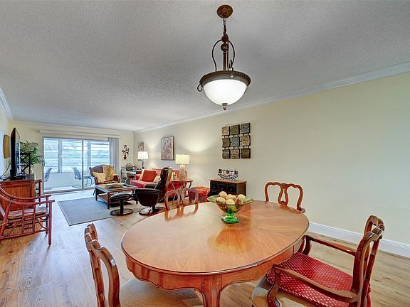 4th image of 2006 Granada Drive #L3