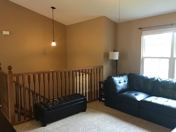 4th image of 278 Maplewood Dr