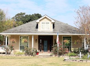 690 Sudduth Dr, Bridge City, TX 77611