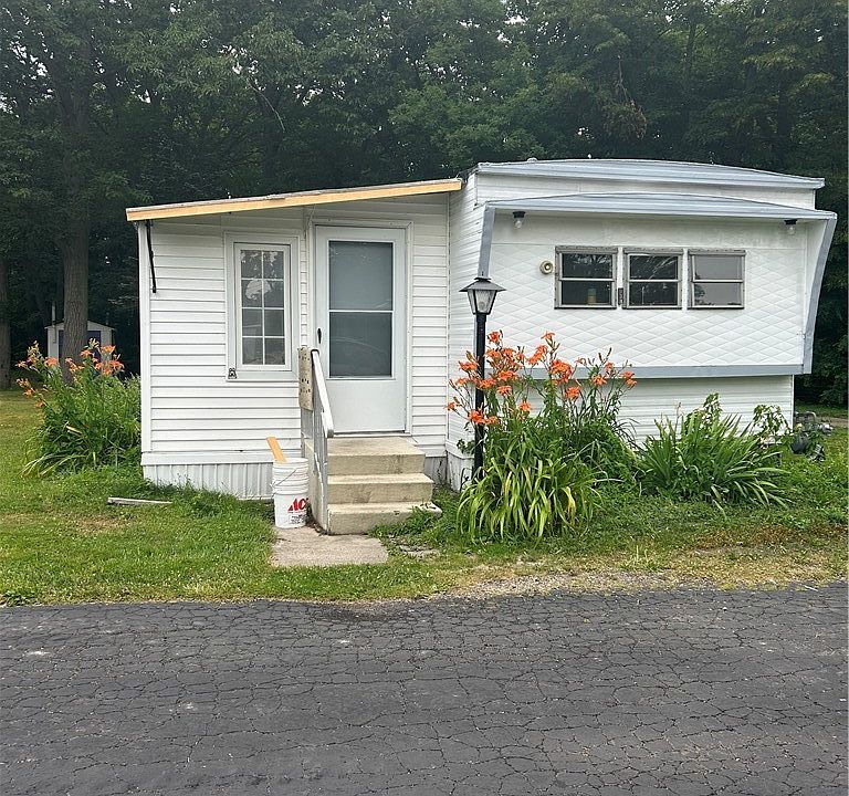 1st image of 111 Andrus Ct