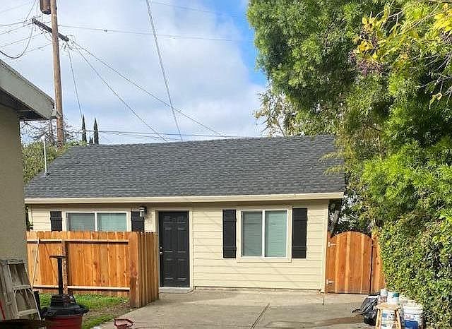 1st image of 141 W Knoles Way