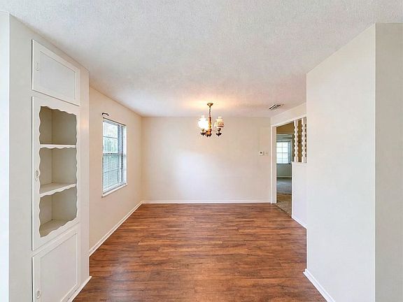 4th image of 115 Crestwood Dr