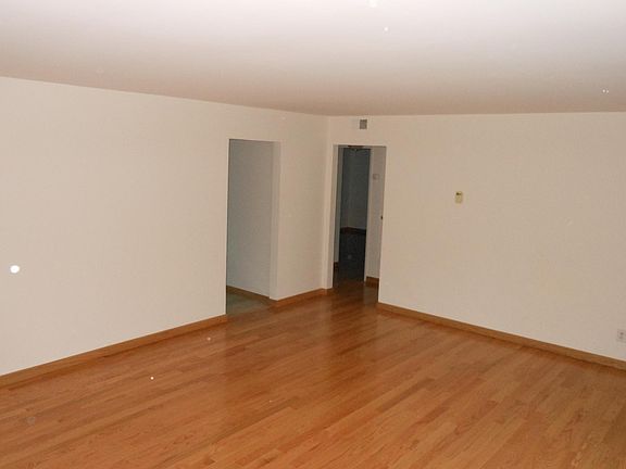 5th image of 1121 Village Dr #5