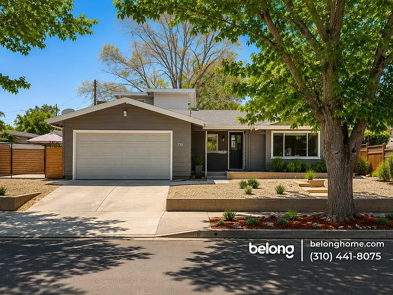 702 E Oldfield St — Photo 1