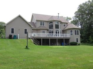 36 Dunleavey Brook Dr, Uxbridge, MA 01569