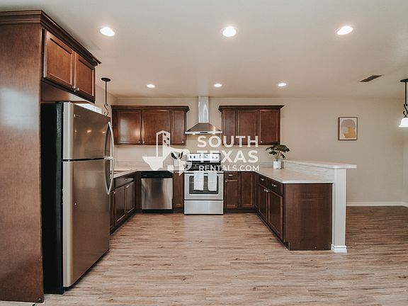 3rd image of 807 Simpson Rd APT D