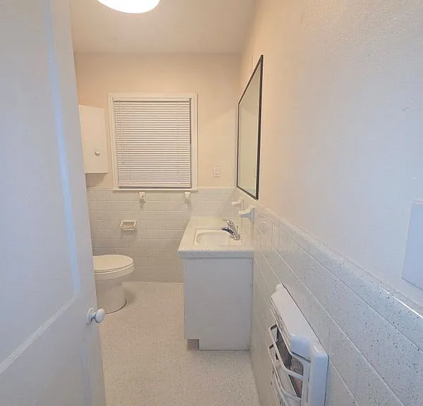 1204 W Lee Ave — Photo 17