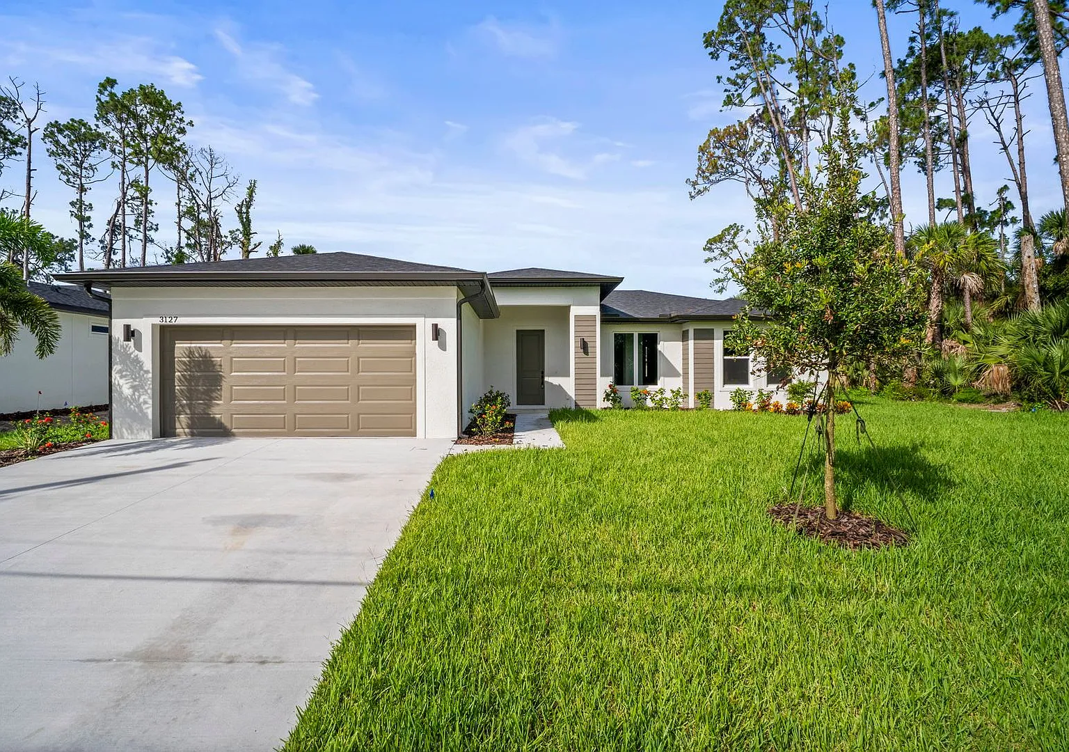 Luxury New construction 3 bedroom 2 baths located in North Port — Photo 1