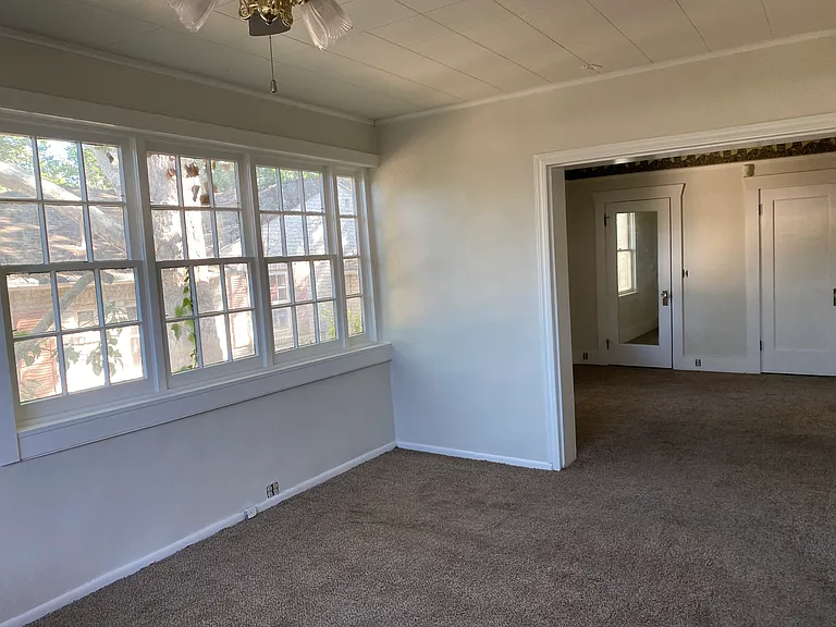 945 Rio St — Photo 11