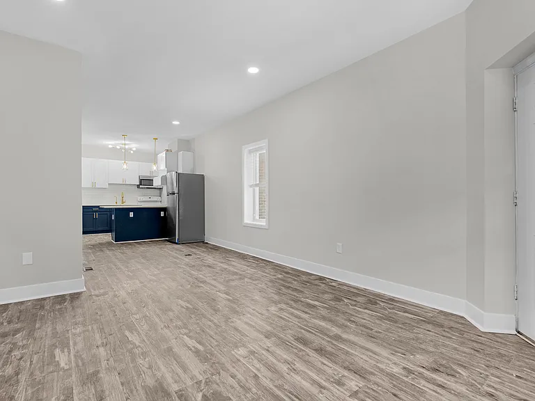 100 S Bouldin St #1 — Photo 17