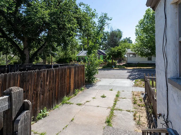 922 E High St — Photo 6