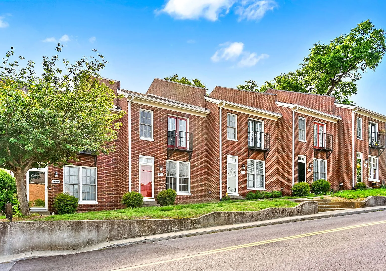 Pet Friendly Condo Downtown! — Photo 2