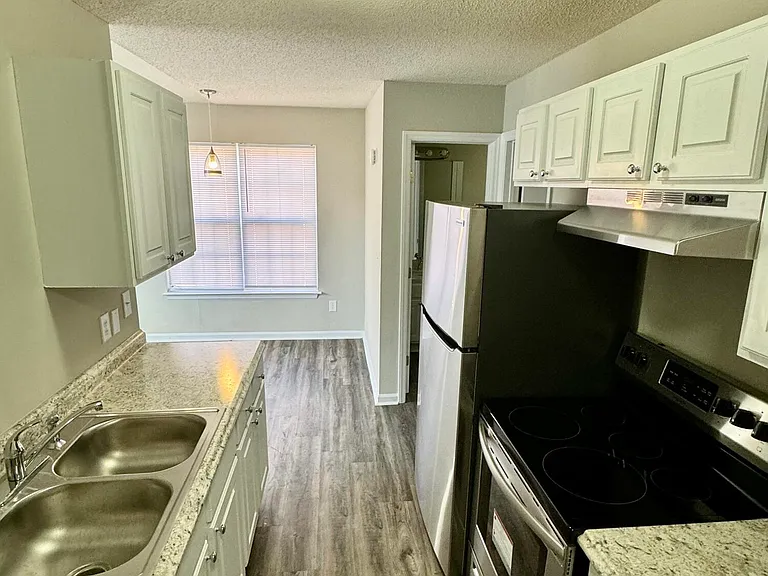 1247 Westpointe Dr — Photo 7