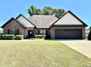 454 Windridge Dr, Deatsville, AL 36022