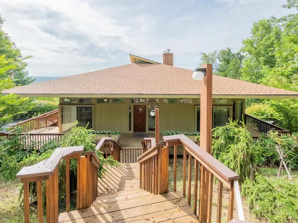 120 Charmont Dr, Radford, VA 24141