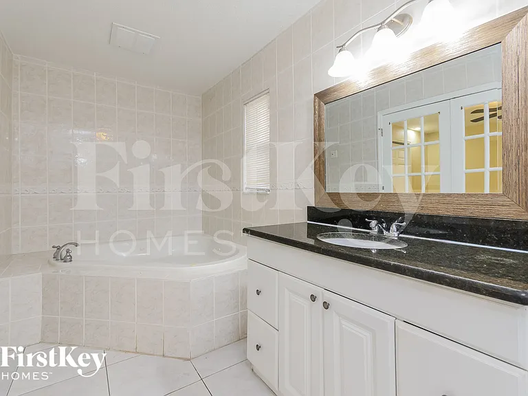 12126 Dakota Woods Ln — Photo 11