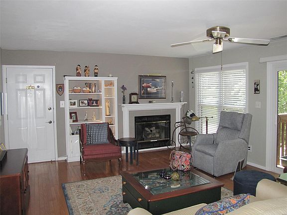 2nd image of 5180 Hollow Wood Ct APT B