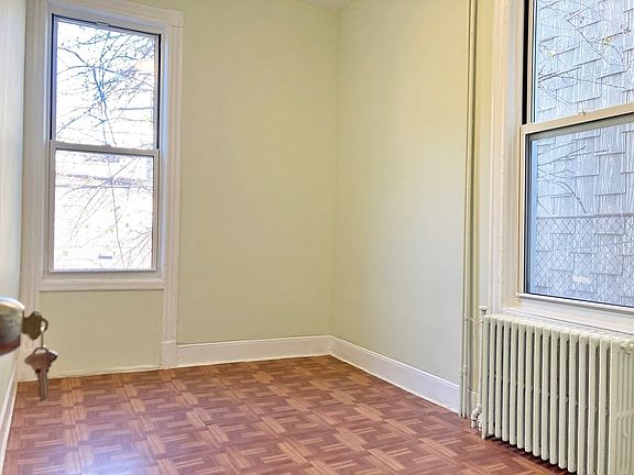 4th image of 277 Troutman St APT 1R