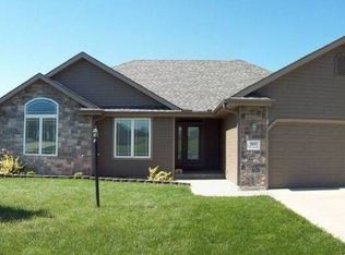 2037 NW 48th St, Topeka, KS 66618