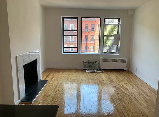 Rented by Salon Realty Corp | media 6