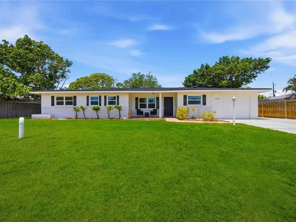 5726 Waneta Pl, Sarasota, FL 34231