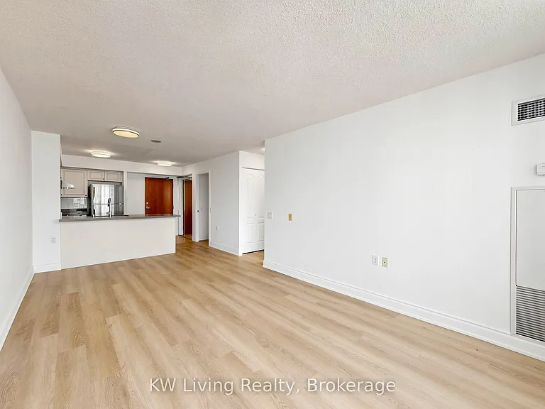 9017 Leslie St #903 — Photo 4