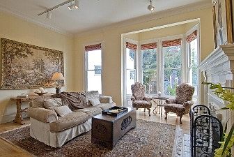 :: 2 Douglass Street