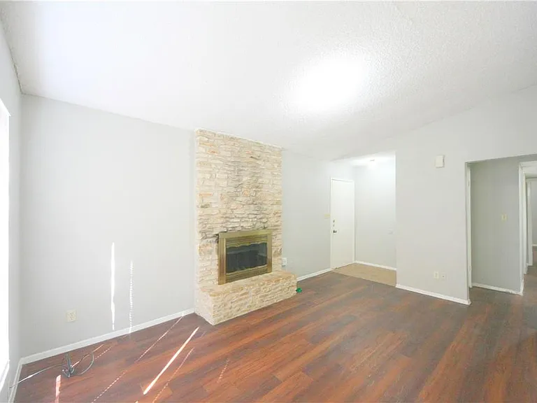 1013 Fieldwood Dr #B — Photo 5