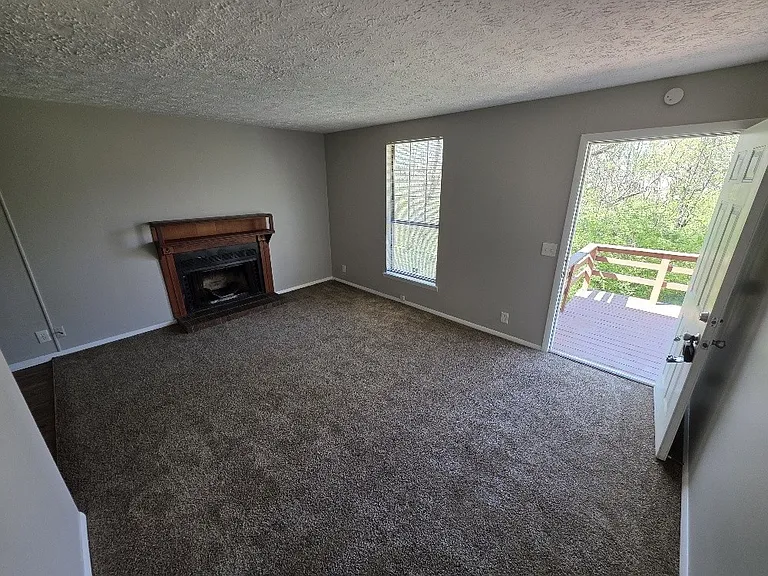 346 E Webster St — Photo 3