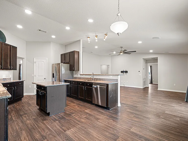 2132 Vizcaya Dr — Photo 25