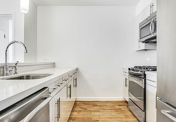 4th image of 142 N 6th St APT 3G
