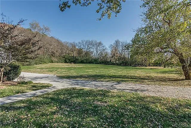 4 bed, 1600 sqft, $2,459 — Photo 4