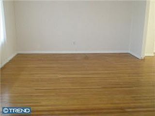 2nd image of 15 Greentree Rd