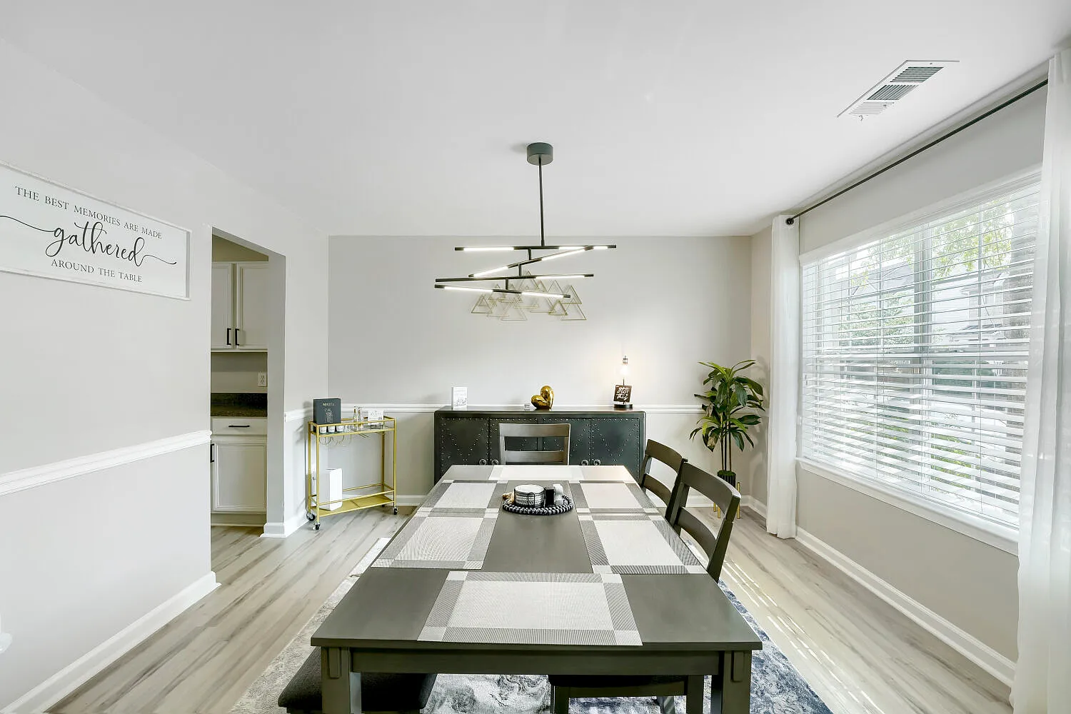 3 bed, 2.5 bath, 1680 sqft, $3,500 — Photo 4