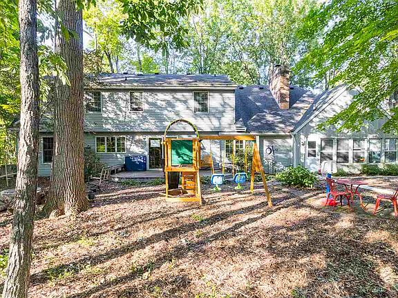 3rd image of 2417 Forest Manor Ct