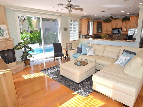 4th image of 203 Washingtonia Avenue #203