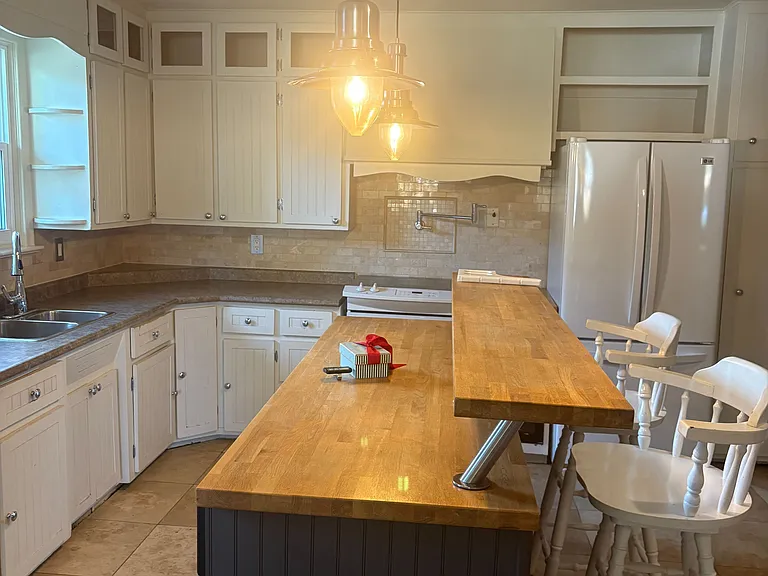 102 Paris St #MAIN FLOOR — Photo 2